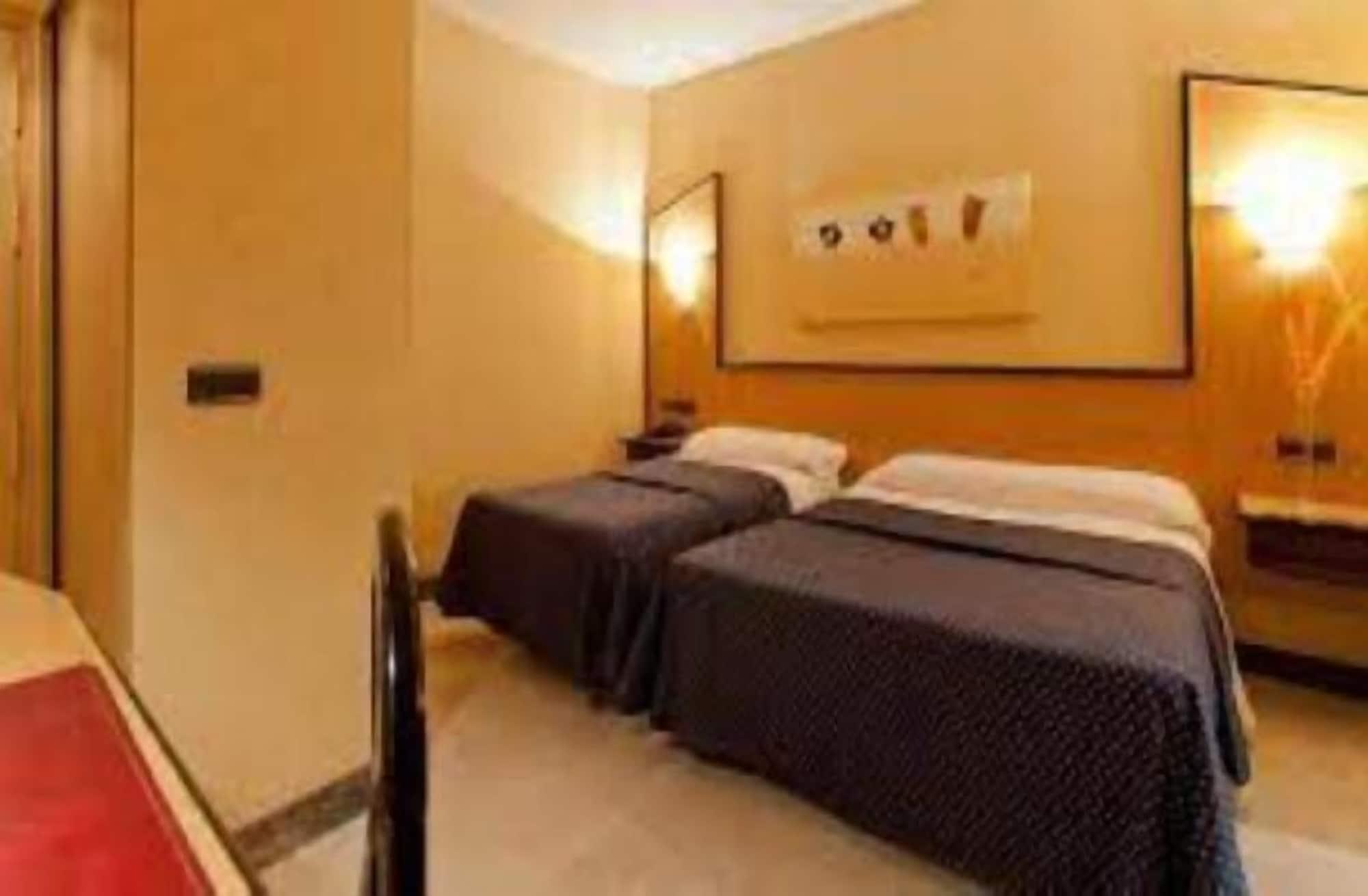 HOTEL CIUDAD DE NAVALCARNERO 2* (España) - 66 € | HOTELMIX
